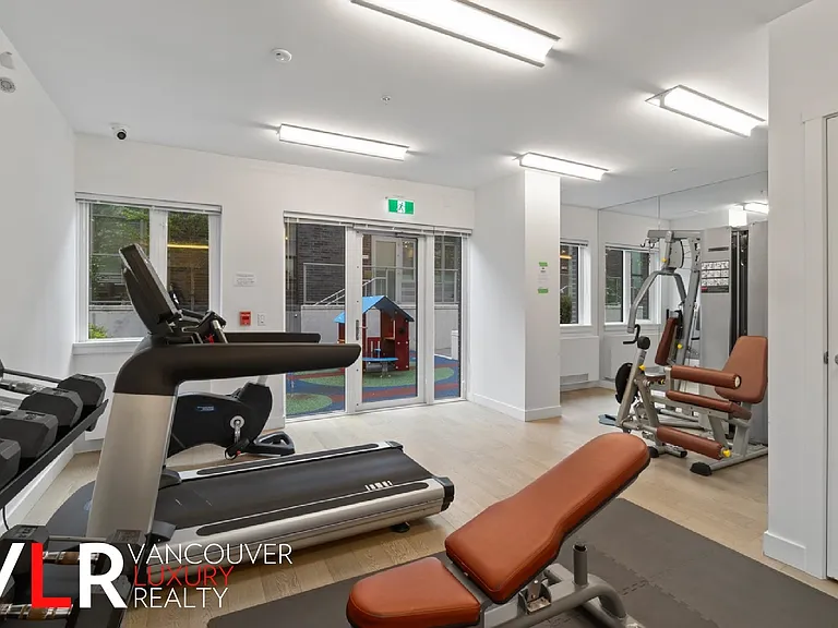 6733 Cambie St #303 — Photo 23