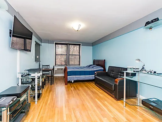 Sold by Re/Max In The City | media 3