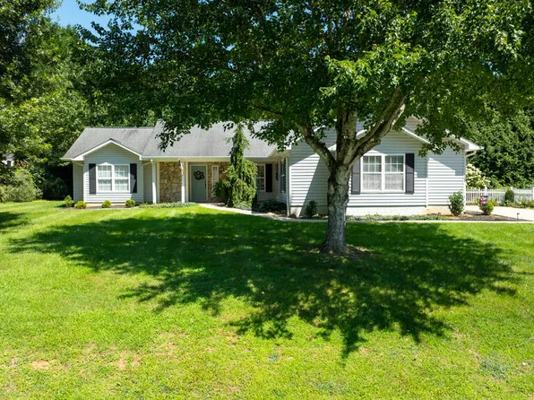 403 W Coventry Dr, Franklin, NC 28734