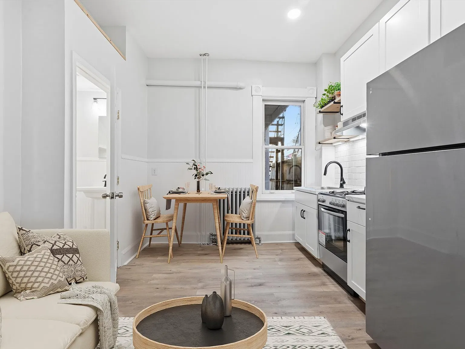 523 W Chestnut St — Photo 4