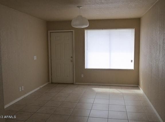 3rd image of 208 E Denvil St