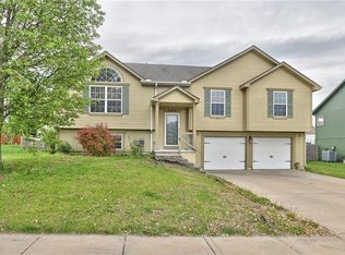 9809 E 220th St, Peculiar, MO 64078