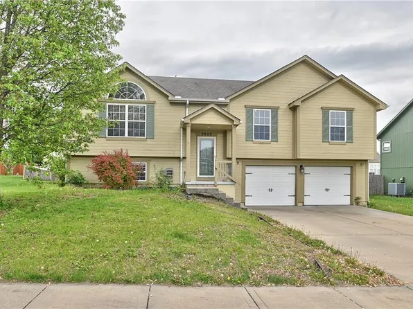 9809 E 220th St, Peculiar, MO 64078