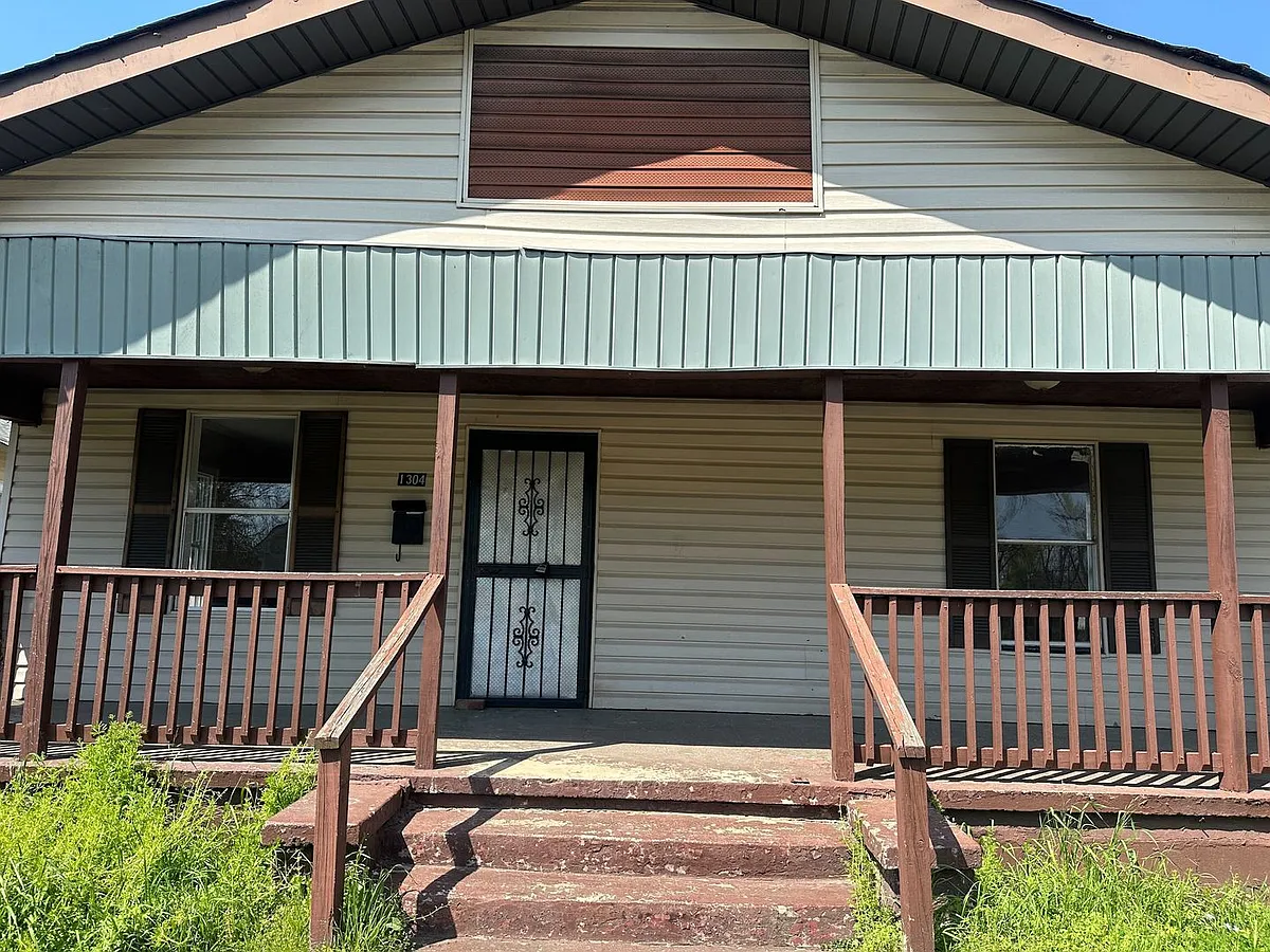 Building Photo - 1304 Avenue G