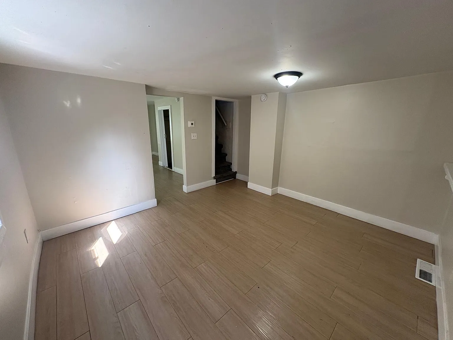 3 bed, 1093 sqft, $1,925 — Photo 3