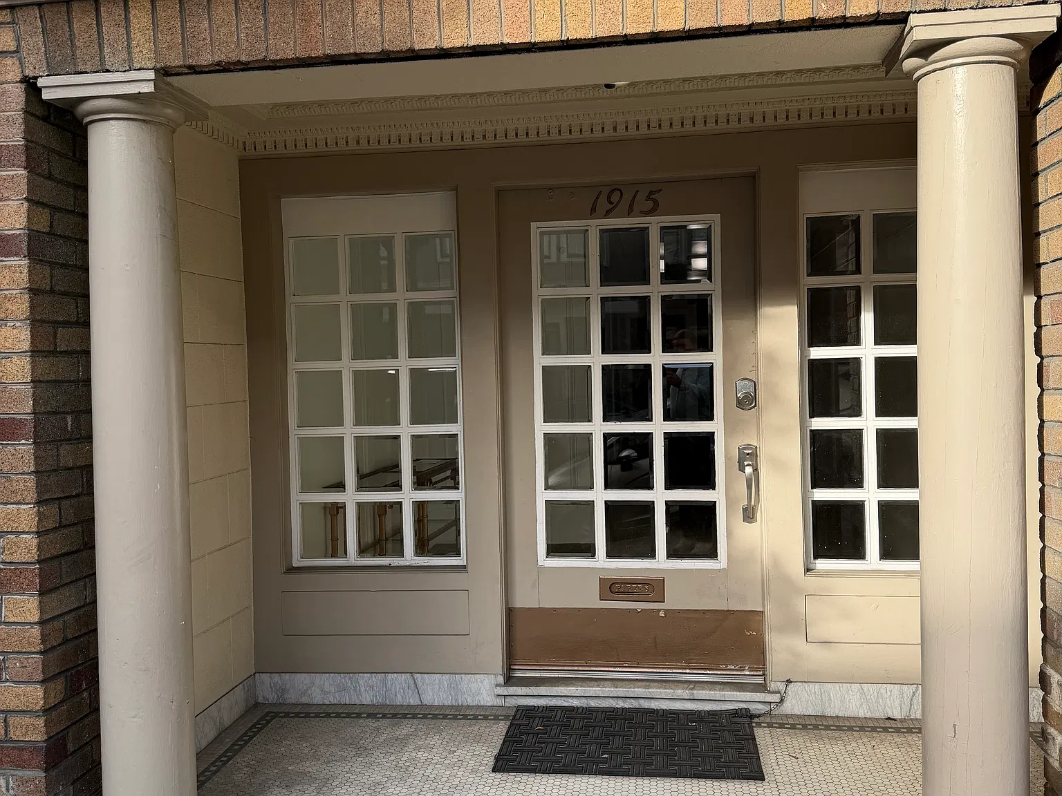 2 bed, 887 sqft, $5,500 — Photo 3