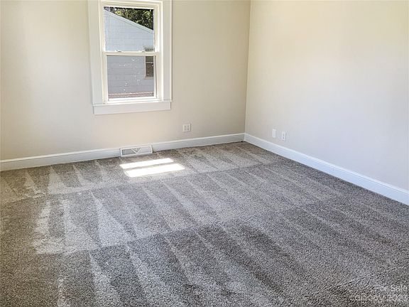 5th image of 401 Stroupe St