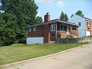1st image of 216 N Queens Ct