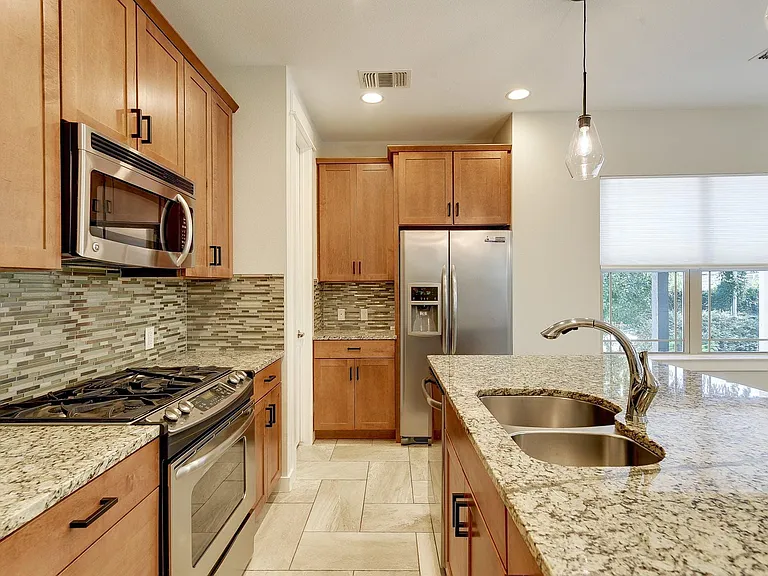 2204 Schriber St #B — Photo 11