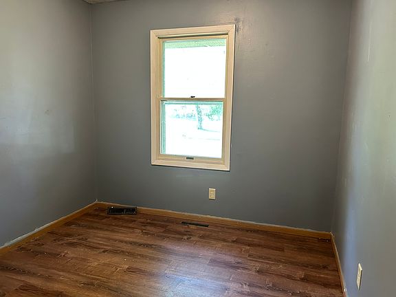 5th image of 2427 Floral Dr
