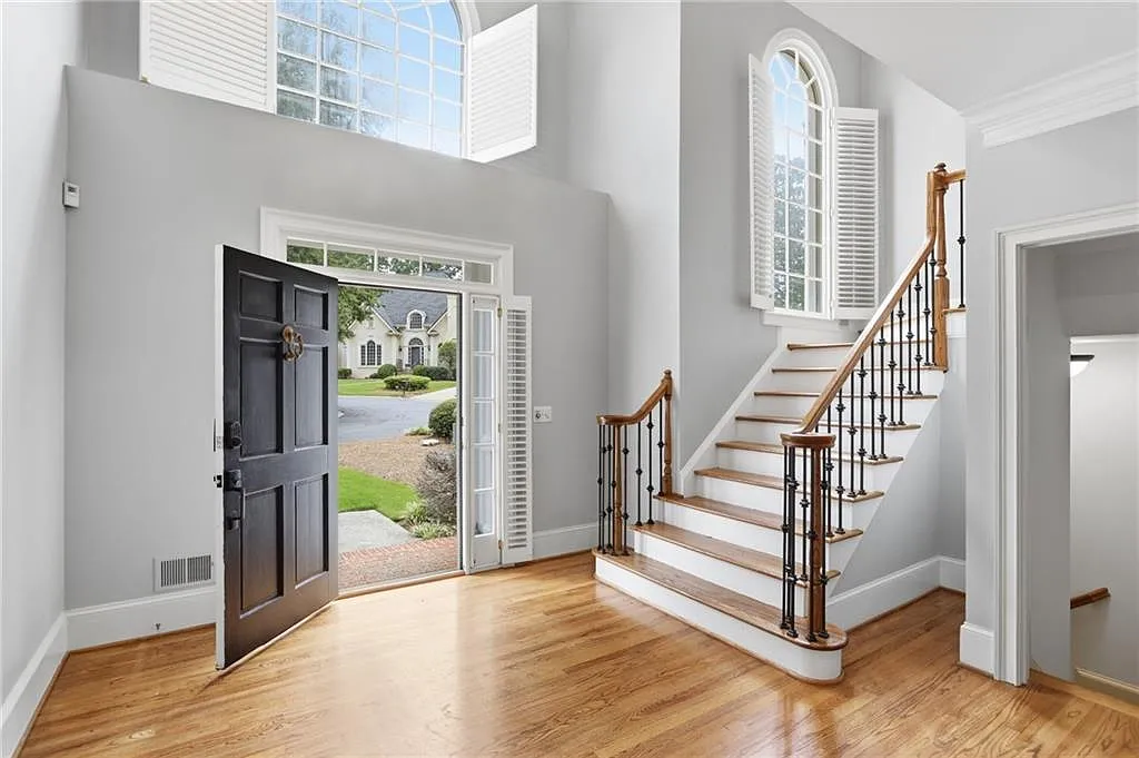 4 bed, 3.5 bath, 4748 sqft, $5,500 — Photo 2