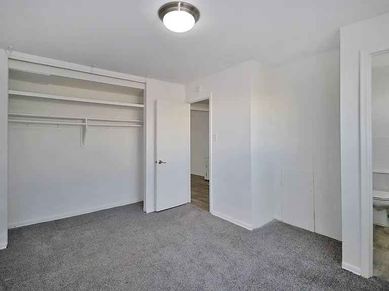 Silverstone Apartments — Photo 10