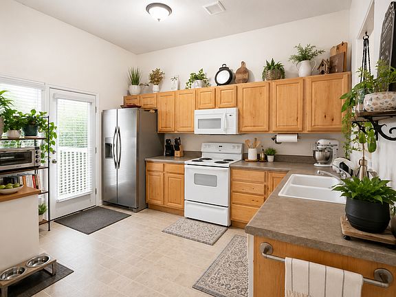 4th image of 4926 W Calton Ln