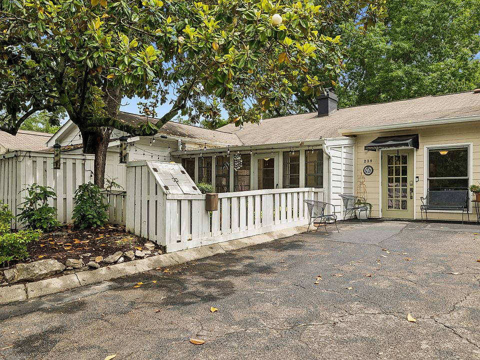 1st image of 235 Boxwood Dr