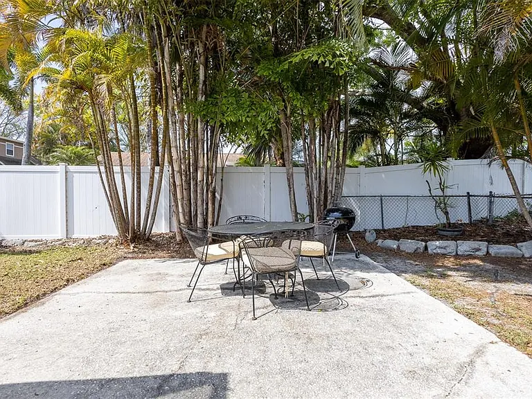 711 Bayshore Dr — Photo 44