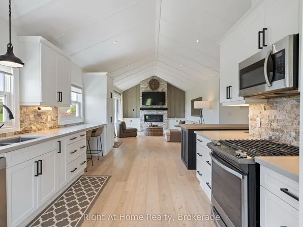 1483 Five Avenue Louth, Saint Catharines, ON L2R 6P7