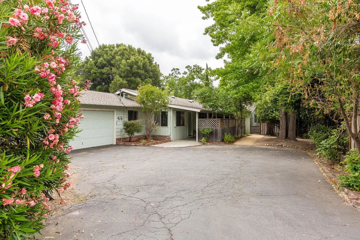 5814 Plateau Dr photo 1