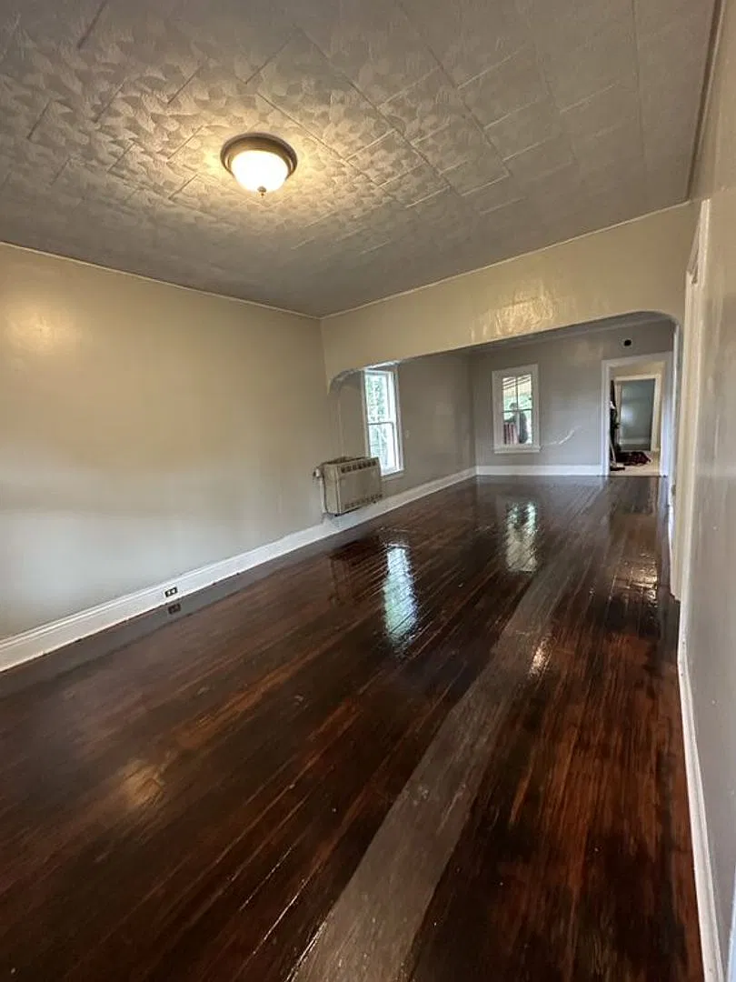 Spacious Single Family Home Ready for Rent in Great Neighborhood — Photo 4