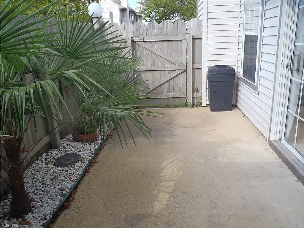 2 bed, 2.5 bath, 1240 sqft, $1,975 — Photo 3