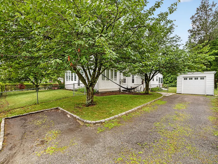 44 Elizabeth St — Photo 30