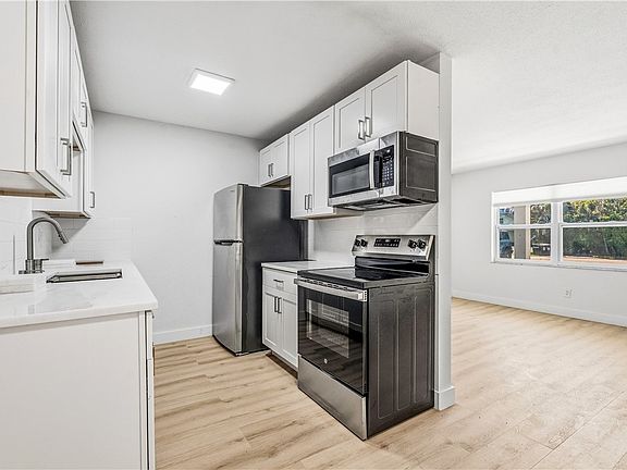 3rd image of 1150 Carlton Ct