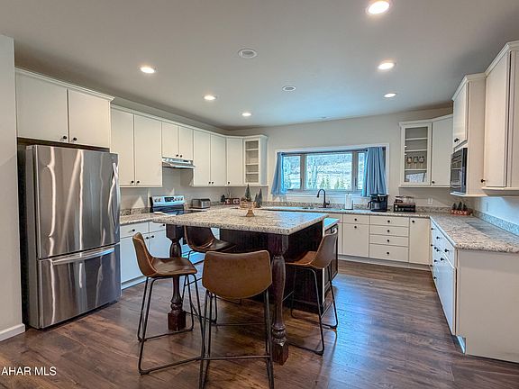 5th image of 6714 Raystown Rd