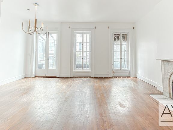3rd image of 52 W 12th St #4