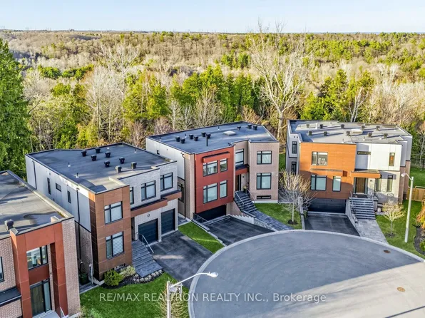 12 Elaine Lennox Ct, Toronto, ON M1B 0C1