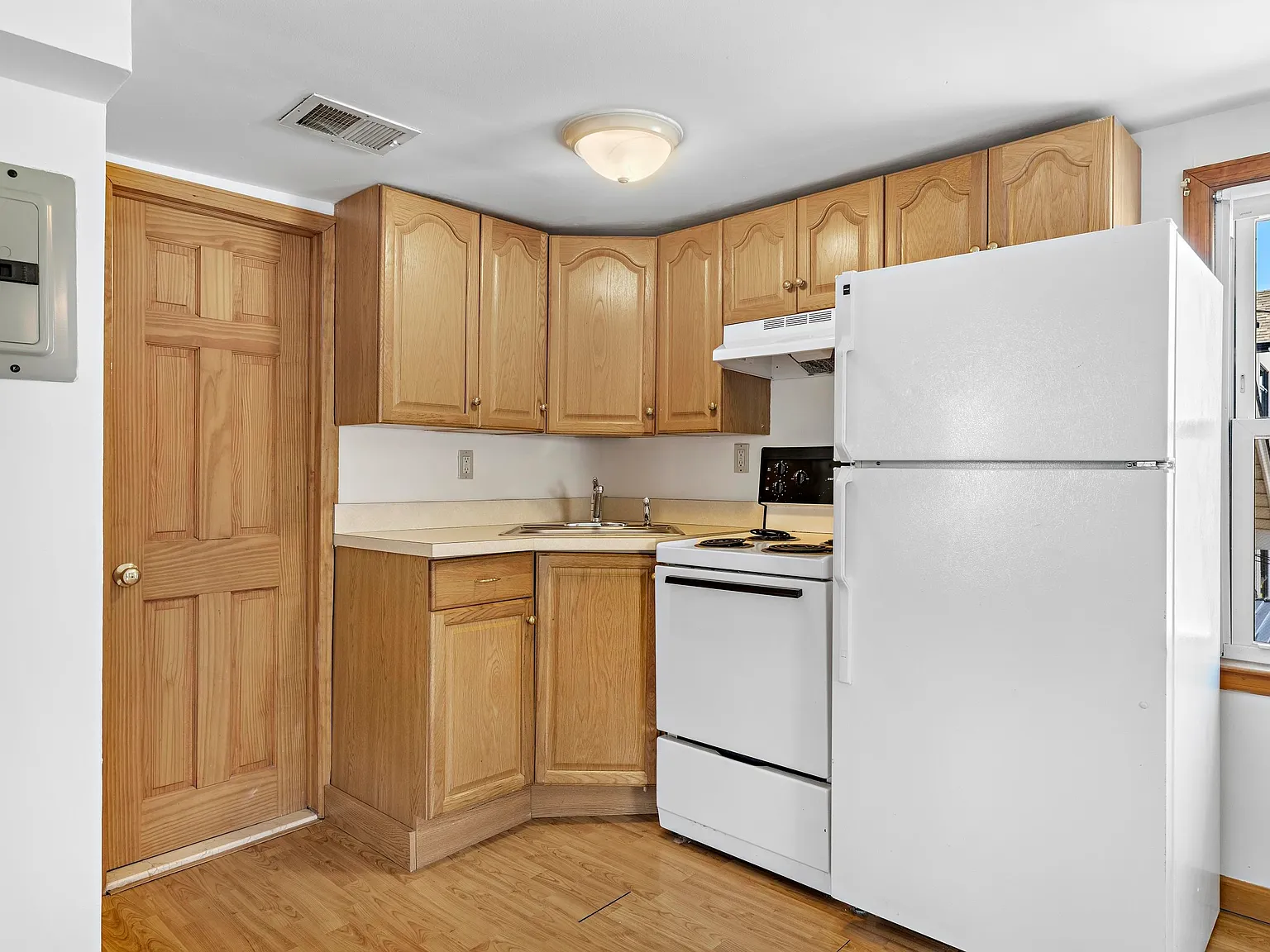 2 bed, 1.0 bath, 800 sqft, $2,600 — Photo 3