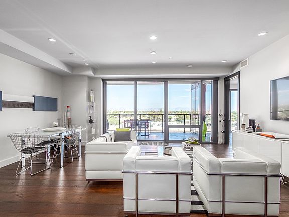4th image of 4422 N 75th St Unit 6012