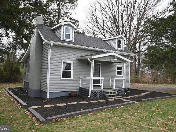3rd image of 353 Shenandoah River Ln