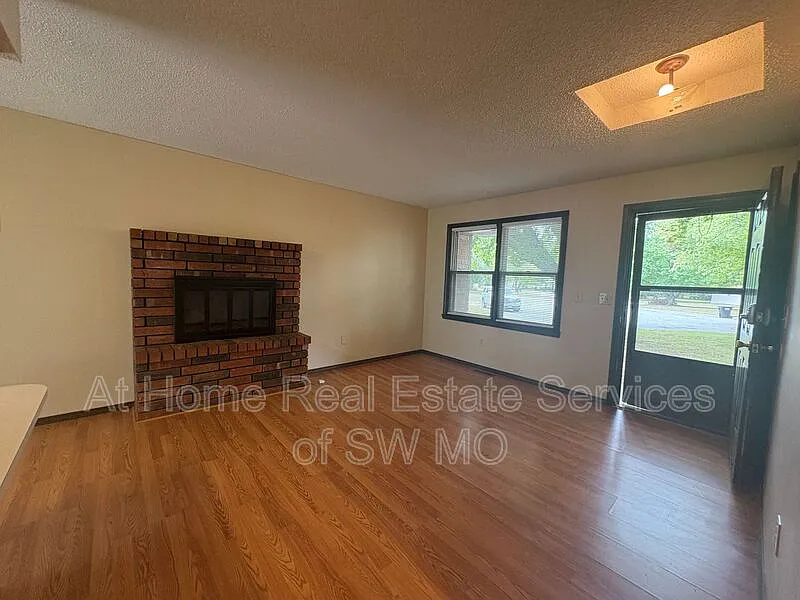 Building Photo - 2250 W Parkway Cir