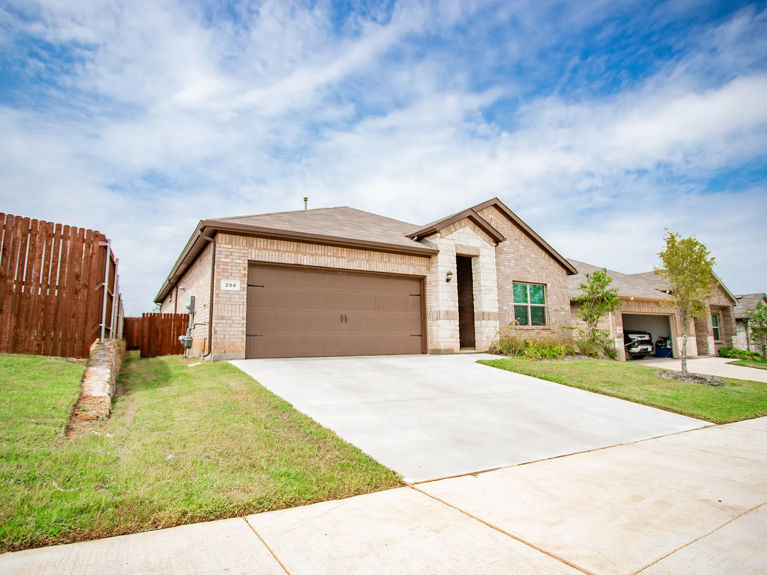 4 bed, 1836 sqft, $2,325 — Photo 2