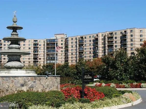 8340 Greensboro Dr APT 303, Mc Lean, VA 22102