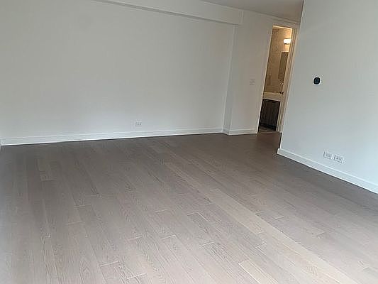 3rd image of 220 E 72nd St APT 10A