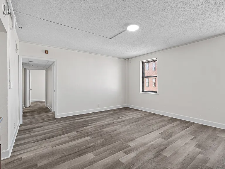Fairmont Tower Apartments — Photo 40