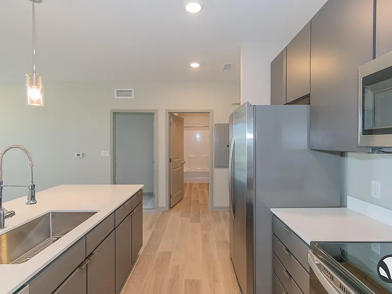Chateau at Yankee Hill Apartments — Photo 79