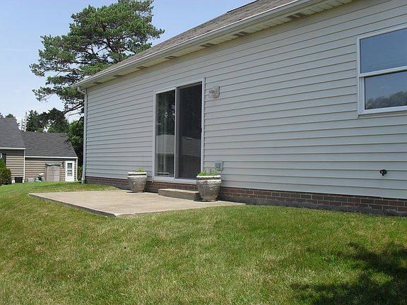 3rd image of 213 Village Dr W