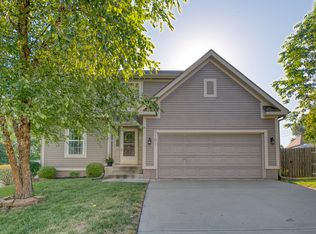 5181 Lakecrest Dr, Shawnee, KS 66218