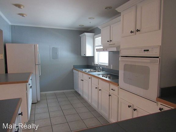 2nd image of 4295 Island Cir APT C
