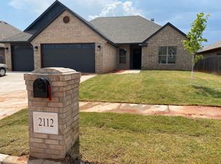 2112 Valley Holw, Norman, OK 73071