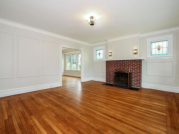4th image of 36 Grand Blvd Floor 1