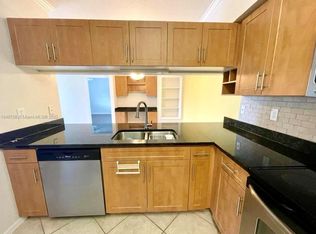 6418 Emerald Dunes Dr APT 301, West Palm Beach, FL 33411