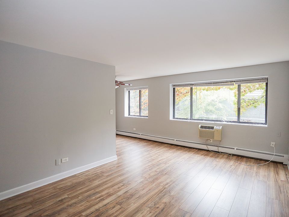 1st image of 459 W Briar Pl APT 203