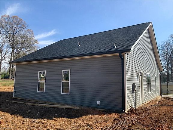 3rd image of 2802 Merryweather Rd