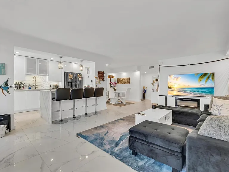 18071 Biscayne Blvd #901 — Photo 8
