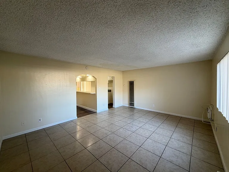 10733Oran — Photo 7