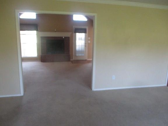 2nd image of 127 Creekview Ln