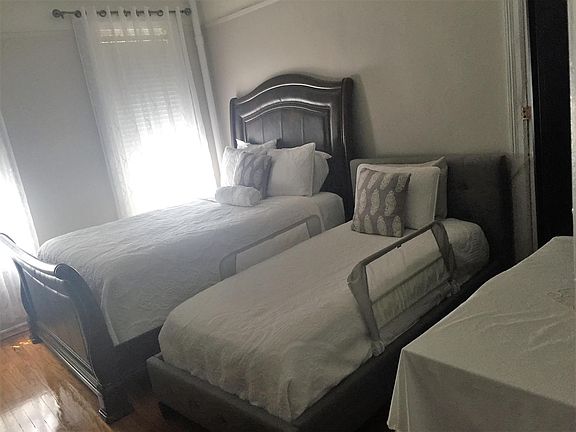 Bedroom 1 - King size bedroom