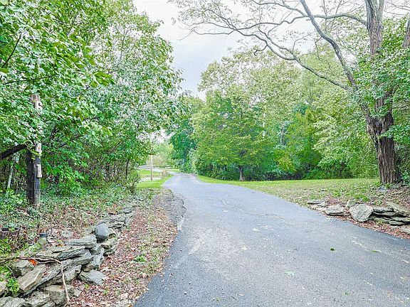 3rd image of 6941 Browns Run Rd